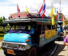 สองแถวปรองดองล้อหมุนนำมวลชนสาบานสมานฉันท์หน้าศาลพระเจ้าตากฯ