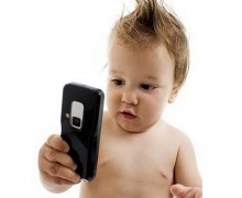 วิจัยเผยให้เด็กเล็กเล่นสมาร์ทโฟน-แท็บเล็ต กระทบต่อพัฒนาการของเด็ก