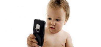 วิจัยเผยให้เด็กเล็กเล่นสมาร์ทโฟน-แท็บเล็ต กระทบต่อพัฒนาการของเด็ก