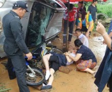 วัยรุ่นคะนองนำรถยนต์หัดขับ ฝนตก แหกโค้งชนนักเรียน ม.5 จอดรถ เหล็กเสียบ สาหัส 2