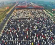 ถนนกว่า 50 เลนในประเทศจีน การจราจรติดขัดหลังประชาชนเดินทางในวันหยุดที่ผ่านมา